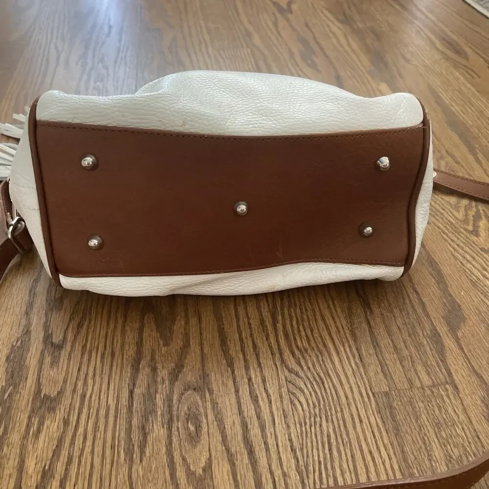 I Medici Firenze Pebbled Leather Purse Crossbody Handled White Brown Tassels
